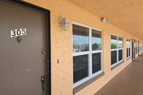 Condo in Kenneth City, Florida, 2 bedrooms № 2199846 - photo 2