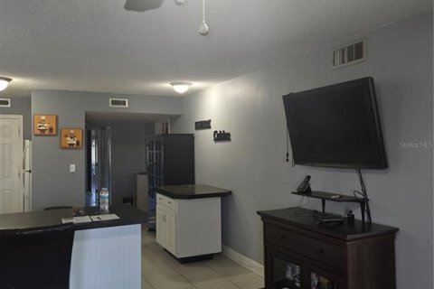 Condo in Kenneth City, Florida, 2 bedrooms № 2199846 - photo 4