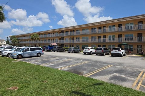 Condo in Kenneth City, Florida, 2 bedrooms  № 2199846