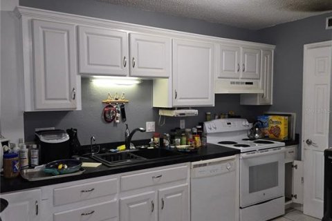 Condo in Kenneth City, Florida, 2 bedrooms № 2199846 - photo 5