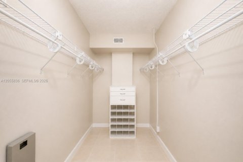 Condo in Pompano Beach, Florida, 2 bedrooms № 2269154 - photo 14