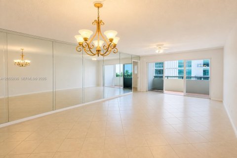 Condo in Pompano Beach, Florida, 2 bedrooms № 2269154 - photo 6