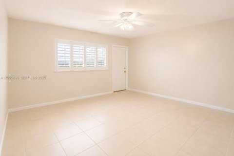 Condo in Pompano Beach, Florida, 2 bedrooms № 2269154 - photo 11