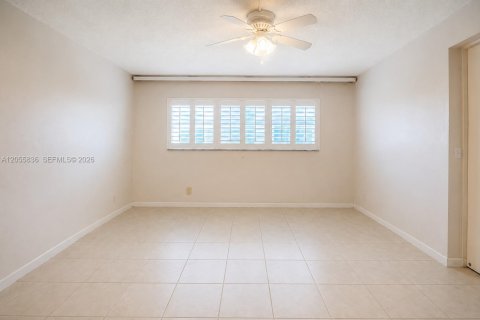 Condo in Pompano Beach, Florida, 2 bedrooms № 2269154 - photo 13