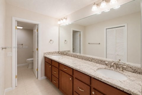 Condo in Pompano Beach, Florida, 2 bedrooms № 2269154 - photo 17