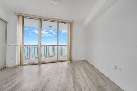 Condominio en venta en Miami, Florida, 2 dormitorios, 97.36 m2 № 2027724 - foto 17