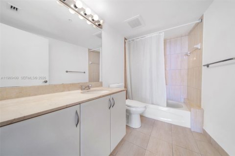 Condominio en venta en Miami, Florida, 2 dormitorios, 97.36 m2 № 2027724 - foto 19