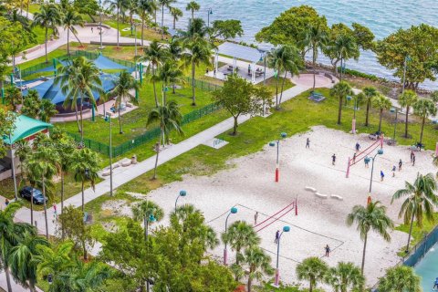 Condominio en venta en Miami, Florida, 2 dormitorios, 97.36 m2 № 2027724 - foto 30