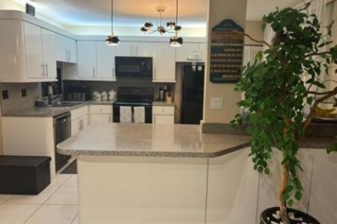 Купить кондоминиум в Тамарак, Флорида 6 комнат, 136.47м2, № 2187337 - фото 18