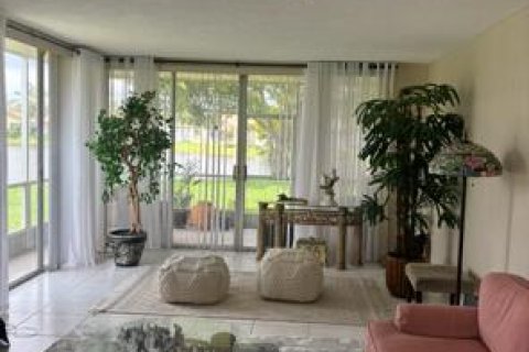 Купить кондоминиум в Тамарак, Флорида 6 комнат, 136.47м2, № 2187337 - фото 19