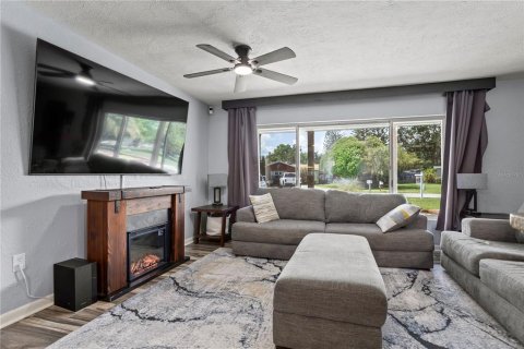 Villa ou maison à vendre à Belle Isle, Floride: 3 chambres, 155.61 m2 № 2339599 - photo 6