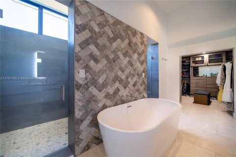 House in Miami Shores, Florida 4 bedrooms, 274.99 sq.m. № 1656062 - photo 24