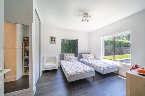 House in Miami Shores, Florida 4 bedrooms, 274.99 sq.m. № 1656062 - photo 29