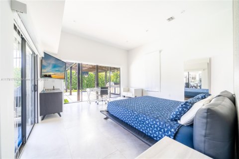 House in Miami Shores, Florida 4 bedrooms, 274.99 sq.m. № 1656062 - photo 16