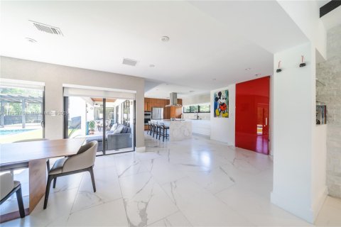 House in Miami Shores, Florida 4 bedrooms, 274.99 sq.m. № 1656062 - photo 8