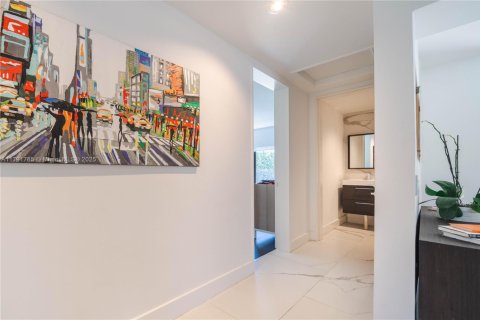 House in Miami Shores, Florida 4 bedrooms, 274.99 sq.m. № 1656062 - photo 27