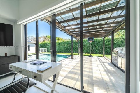 House in Miami Shores, Florida 4 bedrooms, 274.99 sq.m. № 1656062 - photo 19