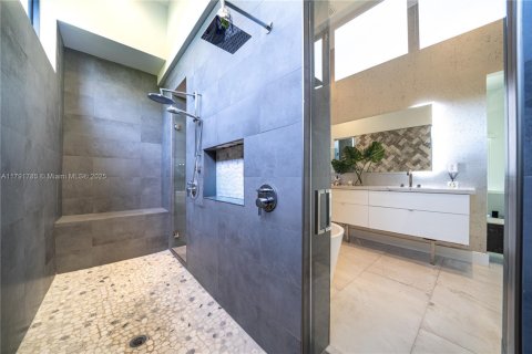 House in Miami Shores, Florida 4 bedrooms, 274.99 sq.m. № 1656062 - photo 23
