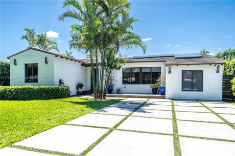 House in Miami Shores, Florida 4 bedrooms, 274.99 sq.m. № 1656062 - photo 2