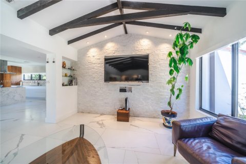 House in Miami Shores, Florida 4 bedrooms, 274.99 sq.m. № 1656062 - photo 7