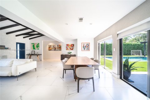 House in Miami Shores, Florida 4 bedrooms, 274.99 sq.m. № 1656062 - photo 10