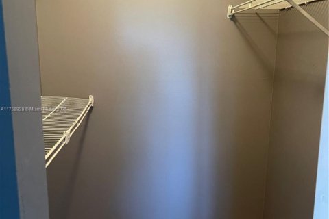 Condo in Pompano Beach, Florida, 2 bedrooms  № 2038099 - photo 9