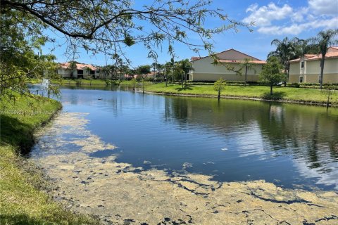 Condo in Pompano Beach, Florida, 2 bedrooms  № 2038099 - photo 17