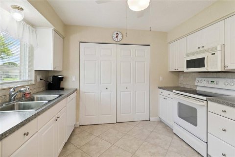 Купить кондоминиум в Сарасота, Флорида 7 комнат, 109.44м2, № 1824776 - фото 16