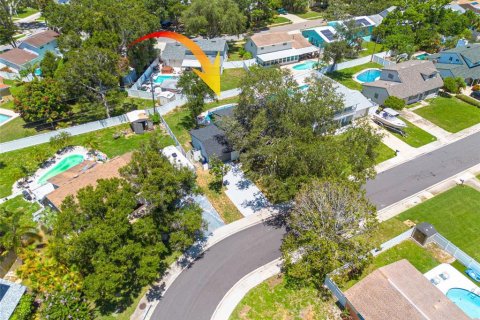 House in Seminole, Florida 4 bedrooms, 180.51 sq.m. № 1884640 - photo 6