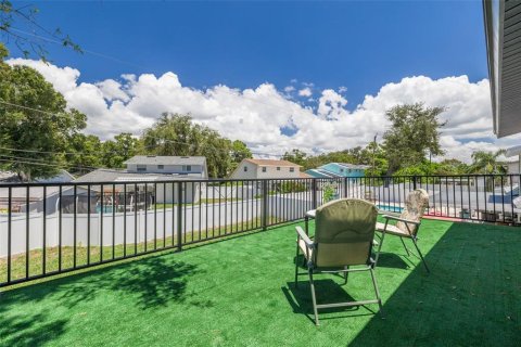 House in Seminole, Florida 4 bedrooms, 180.51 sq.m. № 1884640 - photo 30