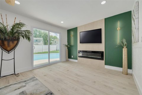 House in Seminole, Florida 4 bedrooms, 180.51 sq.m. № 1884640 - photo 17