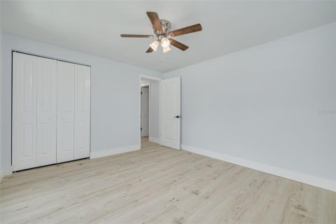 House in Seminole, Florida 4 bedrooms, 180.51 sq.m. № 1884640 - photo 28