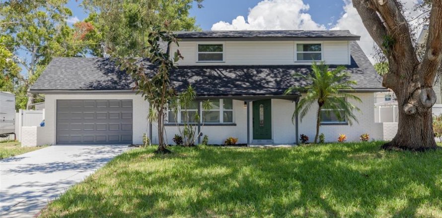 House in Seminole, Florida 4 bedrooms, 180.51 sq.m. № 1884640