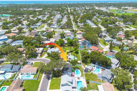 House in Seminole, Florida 4 bedrooms, 180.51 sq.m. № 1884640 - photo 5