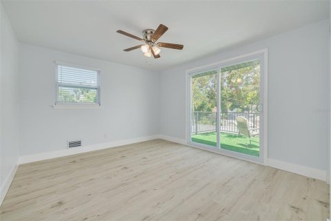 House in Seminole, Florida 4 bedrooms, 180.51 sq.m. № 1884640 - photo 27