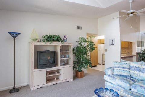 Condo in Tarpon Springs, Florida, 2 bedrooms  № 1734009 - photo 11