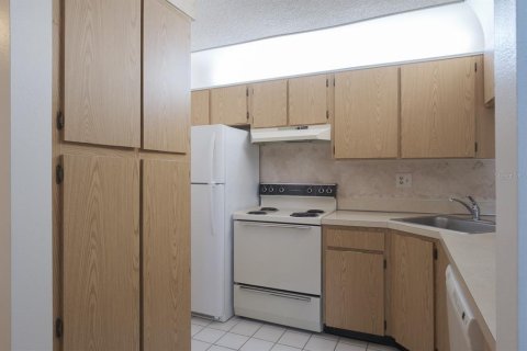 Condo in Tarpon Springs, Florida, 2 bedrooms  № 1734009 - photo 18