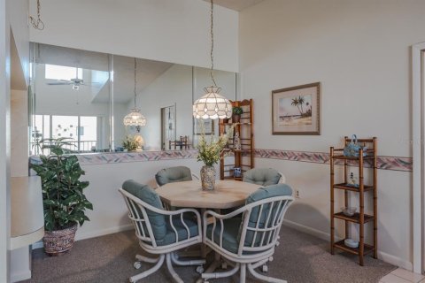 Condo in Tarpon Springs, Florida, 2 bedrooms  № 1734009 - photo 13