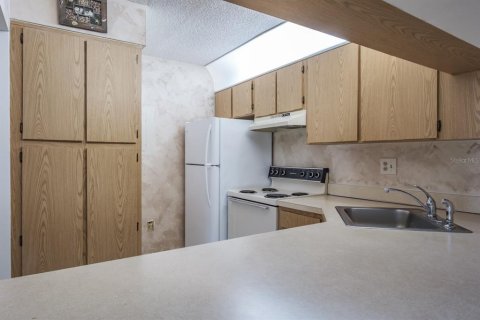 Condo in Tarpon Springs, Florida, 2 bedrooms  № 1734009 - photo 17