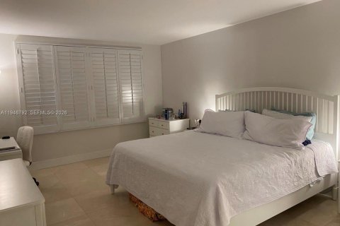 Снять в аренду квартиру в Ки-Бискейн, Флорида 2 спальни, 117.06м2, № 2004780 - фото 5