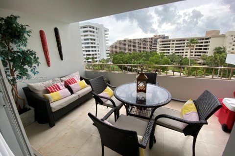 Снять в аренду квартиру в Ки-Бискейн, Флорида 2 спальни, 117.06м2, № 2004780 - фото 2