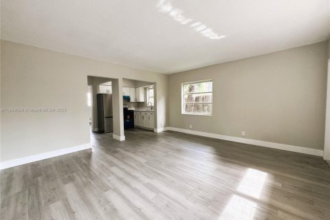 Apartamento en alquiler en Fort Lauderdale, Florida, 1 dormitorio, 72 m2 № 1938915 - foto 1