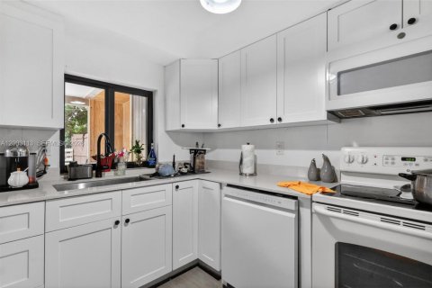 Immobilier commercial à vendre à Hollywood, Floride: 158.21 m2 № 2066504 - photo 29