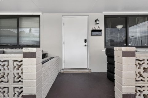 Immobilier commercial à vendre à Hollywood, Floride: 158.21 m2 № 2066504 - photo 4