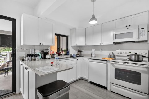 Immobilier commercial à vendre à Hollywood, Floride: 158.21 m2 № 2066504 - photo 28