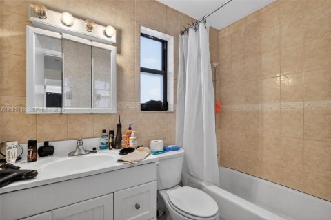 Immobilier commercial à vendre à Hollywood, Floride: 158.21 m2 № 2066504 - photo 13