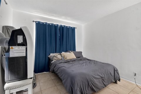 Immobilier commercial à vendre à Hollywood, Floride: 158.21 m2 № 2066504 - photo 15