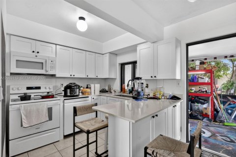 Immobilier commercial à vendre à Hollywood, Floride: 158.21 m2 № 2066504 - photo 8