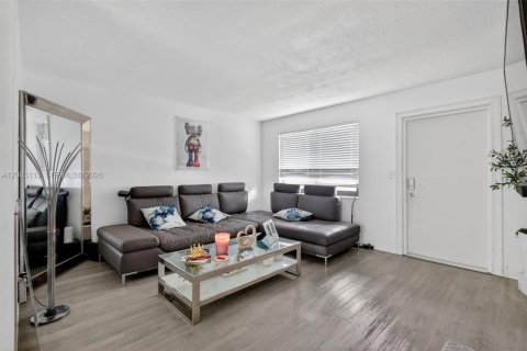 Immobilier commercial à vendre à Hollywood, Floride: 158.21 m2 № 2066504 - photo 25