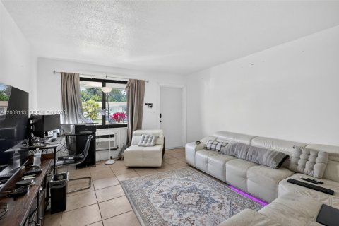 Immobilier commercial à vendre à Hollywood, Floride: 158.21 m2 № 2066504 - photo 6